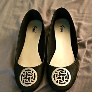 Size 8 FIONI Clothing Black Flats with Silver‎ Accent